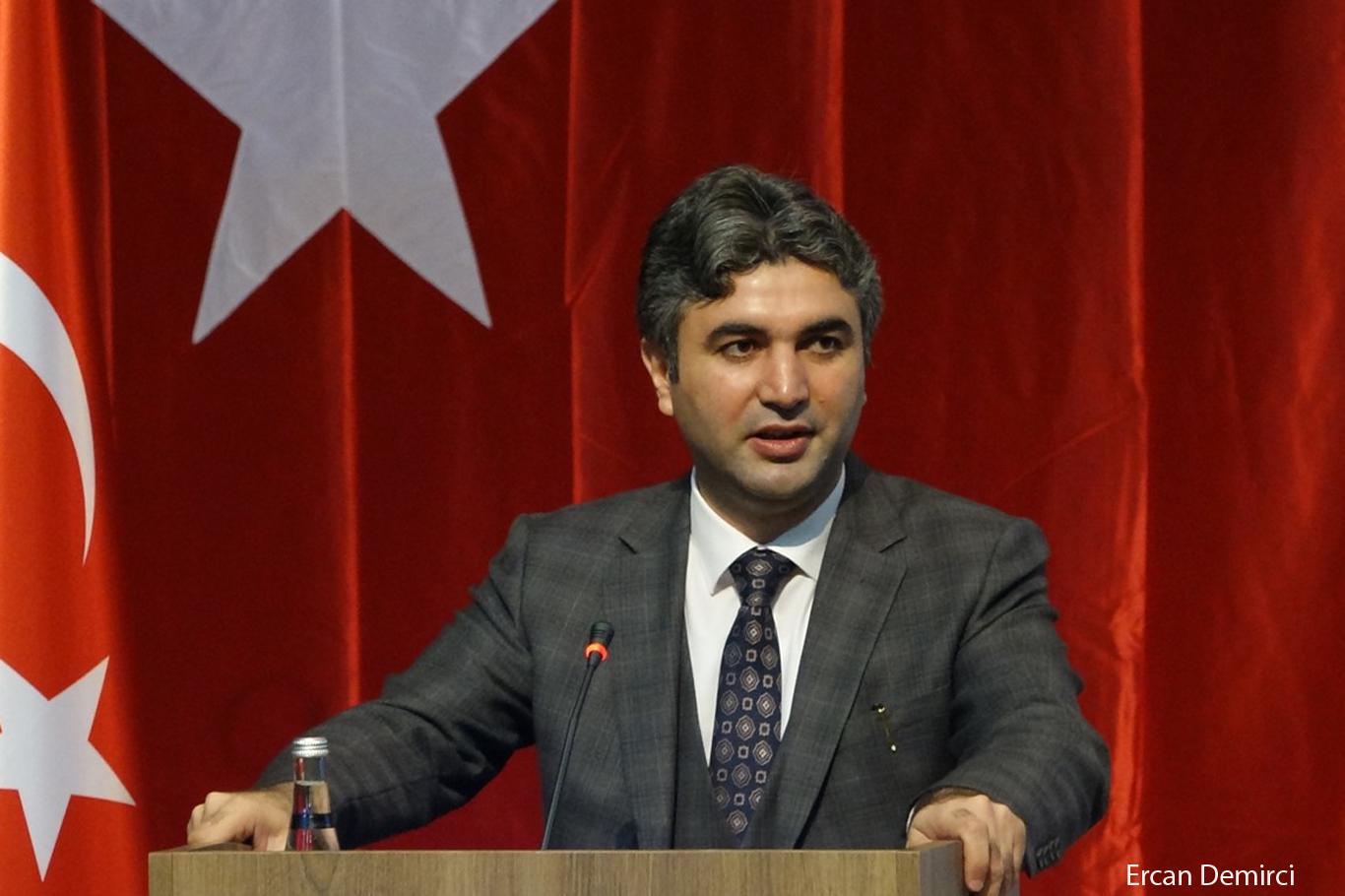 "Eğitimi okula hapsetmek insanı morga hapsetmekten farklı değil" "Eğitimi okula hapsetmek insanı morga hapsetmekten farklı değil"